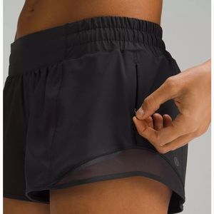 Lululemon Athletica | Hotty Hot Low-Rise Lined Short 2.5" |Black | Size 6